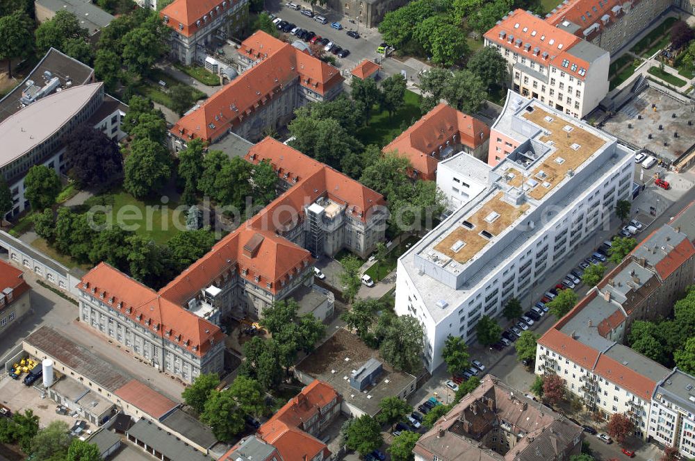 Aerial photograph Berlin - Blick auf den Erweiterungsbau am Krankenhaus Lichtenberg in der Fanningerstraße. Sana Klinikum Lichtenberg, / Oskar-Ziethen-Krankenhaus, Fanningerstraße 32, 10365 Berlin, Fon: 030 - 55 18 29 14