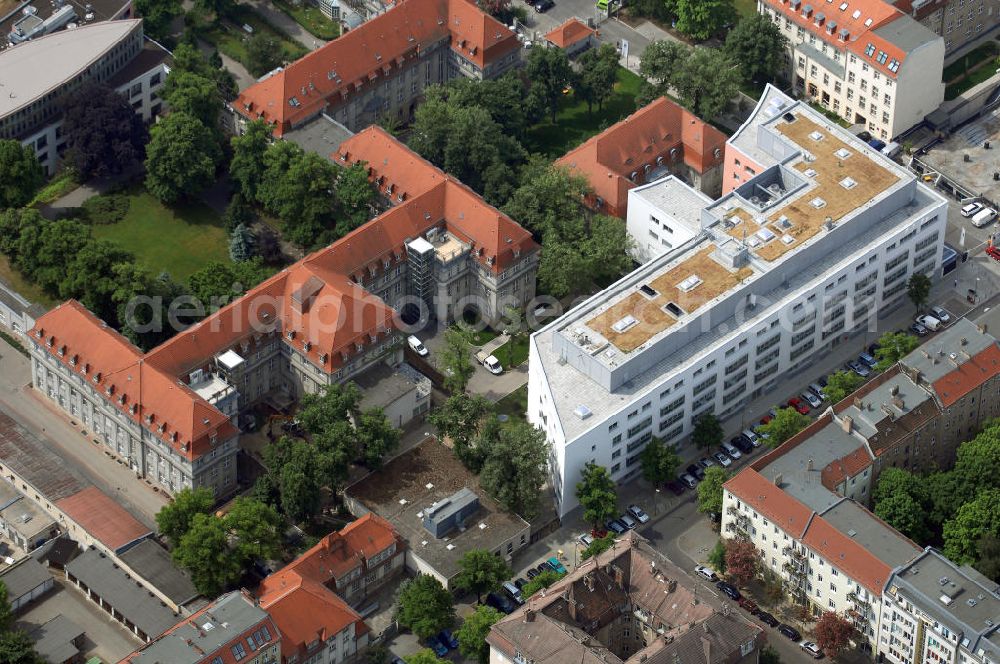 Berlin from above - Blick auf den Erweiterungsbau am Krankenhaus Lichtenberg in der Fanningerstraße. Sana Klinikum Lichtenberg, / Oskar-Ziethen-Krankenhaus, Fanningerstraße 32, 10365 Berlin, Fon: 030 - 55 18 29 14