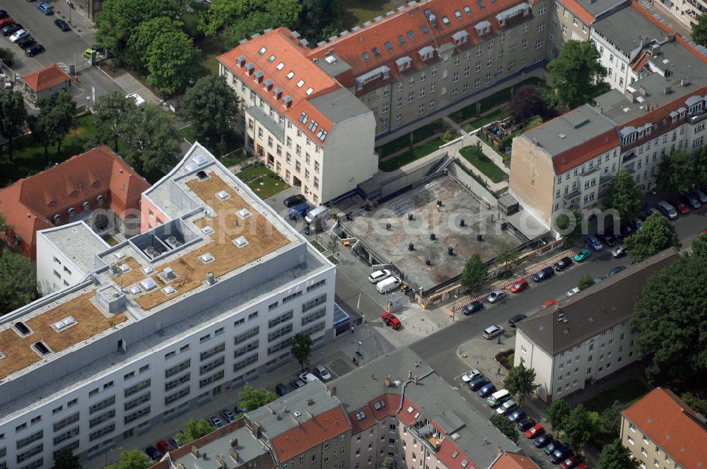 Berlin from the bird's eye view: Blick auf den Erweiterungsbau am Krankenhaus Lichtenberg in der Fanningerstraße. Sana Klinikum Lichtenberg, / Oskar-Ziethen-Krankenhaus, Fanningerstraße 32, 10365 Berlin, Fon: 030 - 55 18 29 14