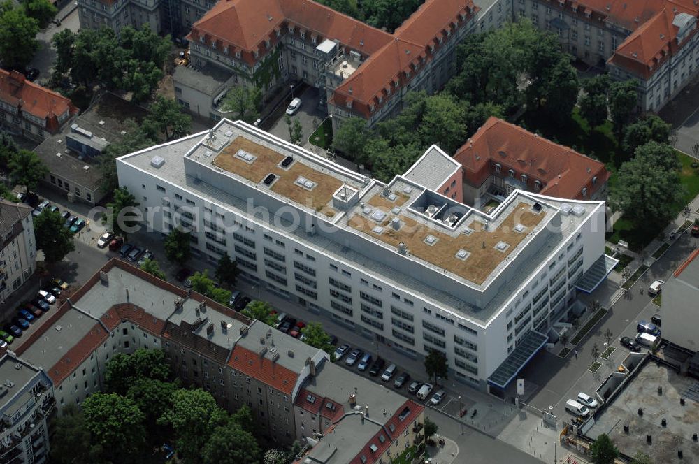 Berlin from above - Blick auf den Erweiterungsbau am Krankenhaus Lichtenberg in der Fanningerstraße. Sana Klinikum Lichtenberg, / Oskar-Ziethen-Krankenhaus, Fanningerstraße 32, 10365 Berlin, Fon: 030 - 55 18 29 14