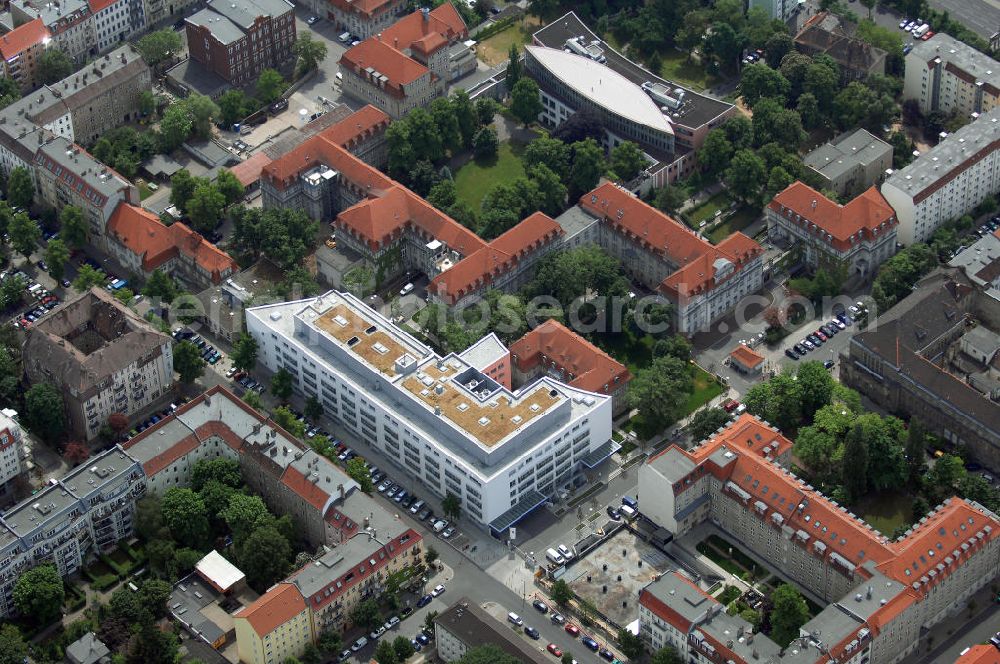 Berlin from the bird's eye view: Blick auf den Erweiterungsbau am Krankenhaus Lichtenberg in der Fanningerstraße. Sana Klinikum Lichtenberg, / Oskar-Ziethen-Krankenhaus, Fanningerstraße 32, 10365 Berlin, Fon: 030 - 55 18 29 14