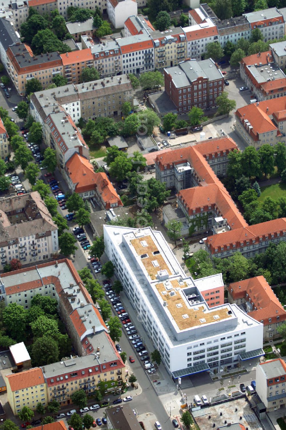 Aerial image Berlin - Blick auf den Erweiterungsbau am Krankenhaus Lichtenberg in der Fanningerstraße. Sana Klinikum Lichtenberg, / Oskar-Ziethen-Krankenhaus, Fanningerstraße 32, 10365 Berlin, Fon: 030 - 55 18 29 14