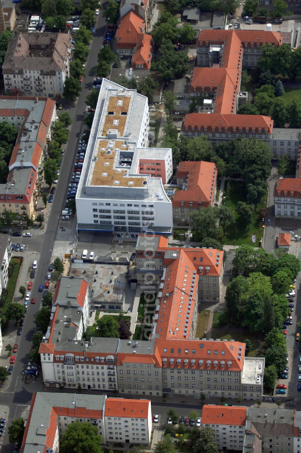 Aerial photograph Berlin - Blick auf den Erweiterungsbau am Krankenhaus Lichtenberg in der Fanningerstraße. Sana Klinikum Lichtenberg, / Oskar-Ziethen-Krankenhaus, Fanningerstraße 32, 10365 Berlin, Fon: 030 - 55 18 29 14