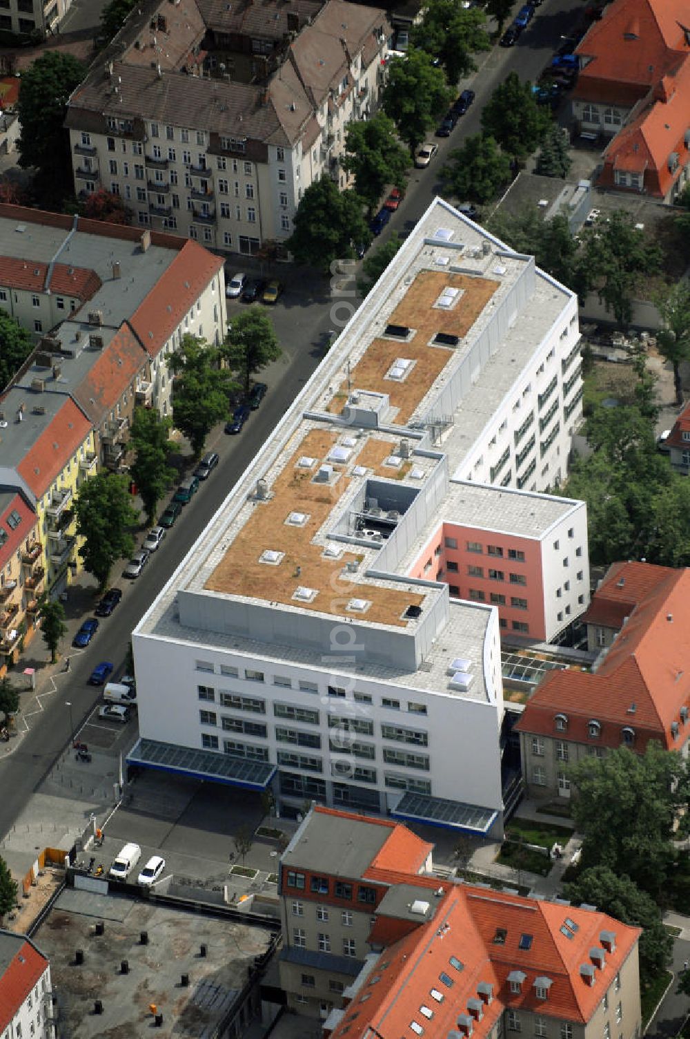 Berlin from above - Blick auf den Erweiterungsbau am Krankenhaus Lichtenberg in der Fanningerstraße. Sana Klinikum Lichtenberg, / Oskar-Ziethen-Krankenhaus, Fanningerstraße 32, 10365 Berlin, Fon: 030 - 55 18 29 14