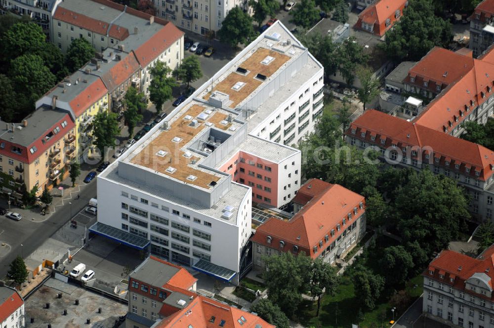 Berlin from the bird's eye view: Blick auf den Erweiterungsbau am Krankenhaus Lichtenberg in der Fanningerstraße. Sana Klinikum Lichtenberg, / Oskar-Ziethen-Krankenhaus, Fanningerstraße 32, 10365 Berlin, Fon: 030 - 55 18 29 14