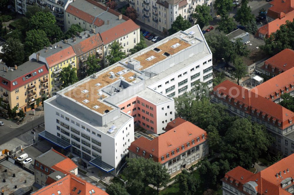 Aerial image Berlin - Blick auf den Erweiterungsbau am Krankenhaus Lichtenberg in der Fanningerstraße. Sana Klinikum Lichtenberg, / Oskar-Ziethen-Krankenhaus, Fanningerstraße 32, 10365 Berlin, Fon: 030 - 55 18 29 14