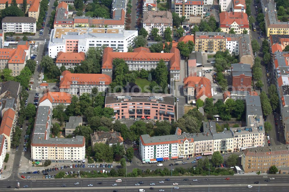 Berlin from the bird's eye view: Blick auf den Erweiterungsbau am Krankenhaus Lichtenberg in der Fanningerstraße. Sana Klinikum Lichtenberg, / Oskar-Ziethen-Krankenhaus, Fanningerstraße 32, 10365 Berlin, Fon: 030 - 55 18 29 14