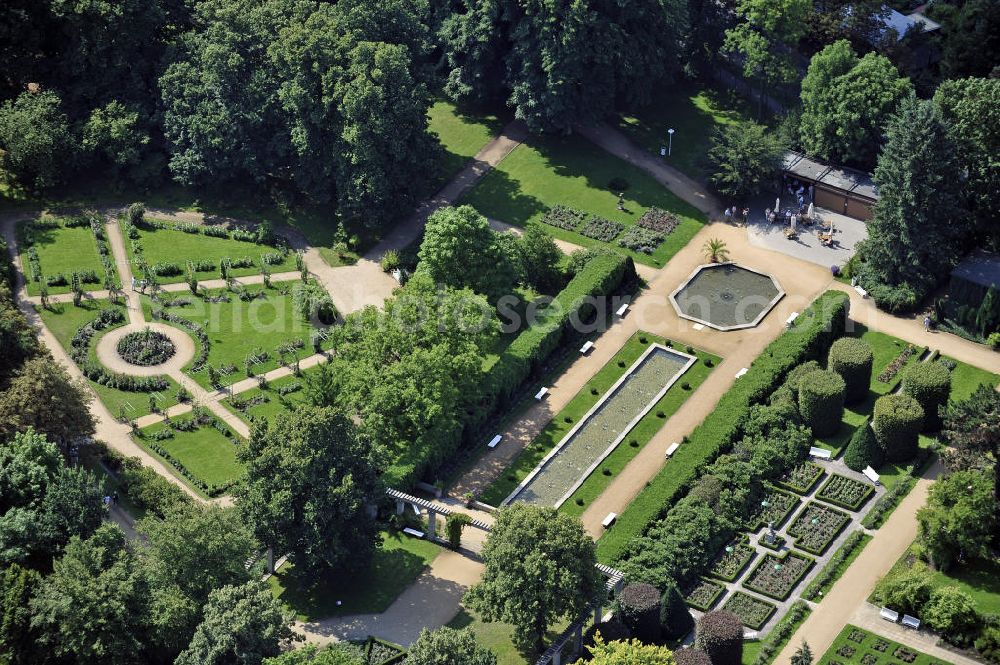 Forst from above - Blick auf den Ostdeutschen Rosengarten. Der Garten wurde 1913 im Rahmen der Rosen- und Gartenausstellung gegründet. Auf einer Gesamtfläche von 15 Hektar präsentieren sich ca. 700 Rosensorten auf 40.000 Rosenstöcken. View of the East German Rose Garden. The garden was opened in 1913 as part of the Rose and Garden Show. On a total area of 15 hectares, about 700 varieties of roses are shown.