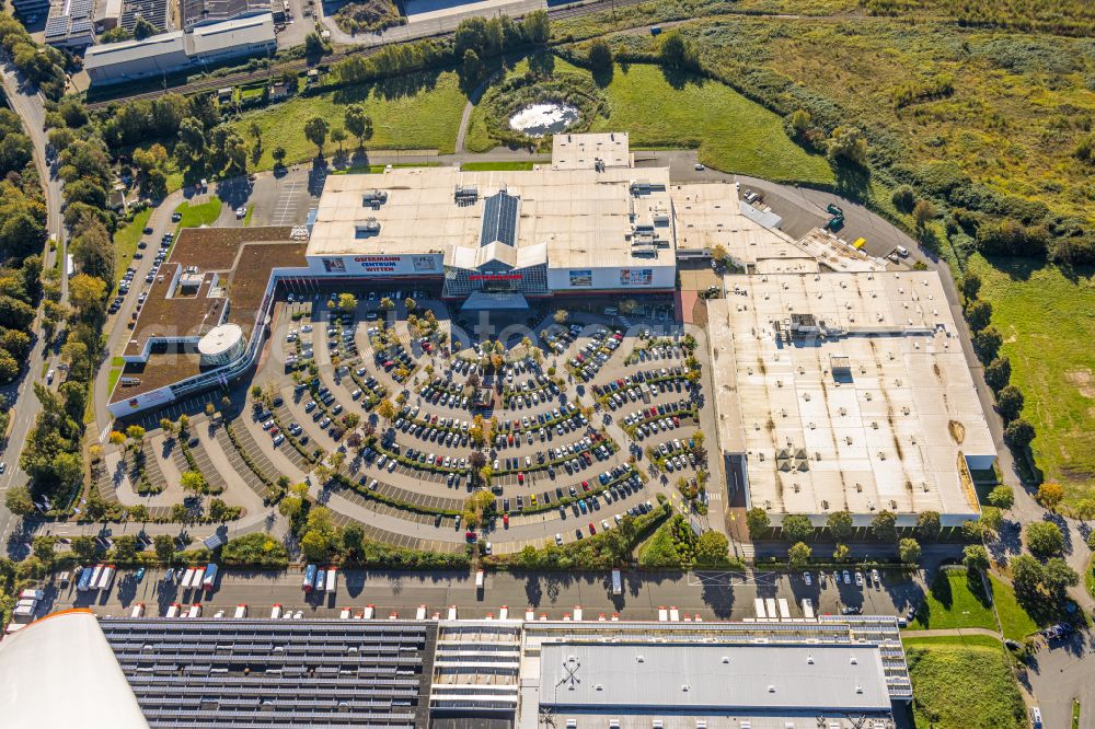 Witten from the bird's eye view: OSTERMANN Einrichtungs-Centrum Witten on Fredi-Ostermann-Strasse with parking and storage space for automobiles in Witten in the state North Rhine-Westphalia