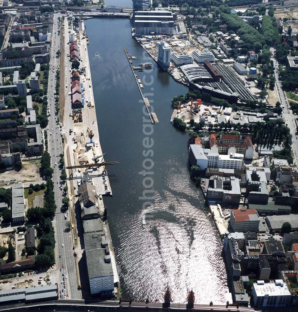 Berlin - Friedrichshain from the bird's eye view: Osthafen der BEHALA.