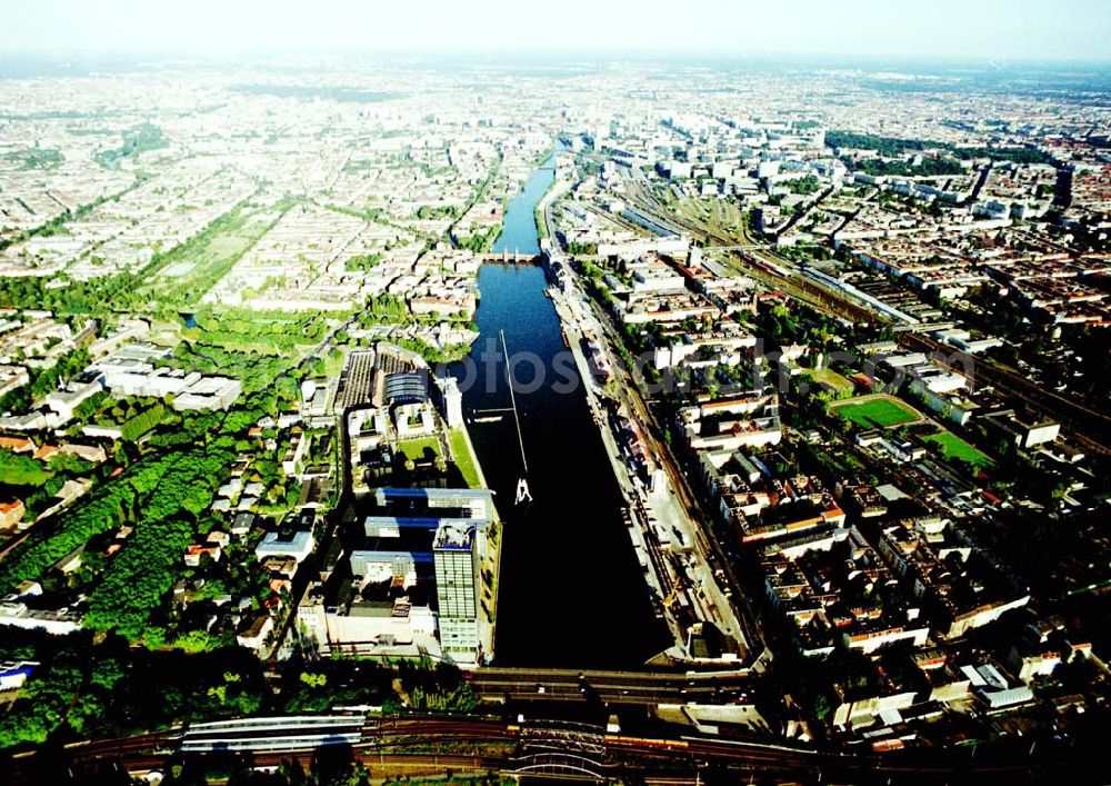 Berlin - Friedrichshain from above - Osthafen der BEHALA an der Spree in Berlin - Friedrichshain an der Grenze zu Kreuzberg und Treptow.