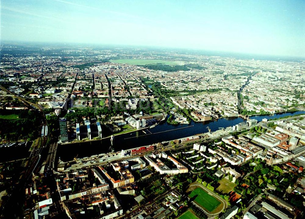 Aerial image Berlin - Friedrichshain - Osthafen der BEHALA an der Spree in Berlin - Friedrichshain an der Grenze zu Kreuzberg und Treptow.