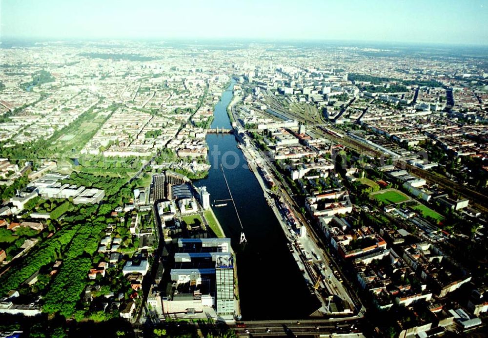 Berlin - Friedrichshain from above - Osthafen der BEHALA an der Spree in Berlin - Friedrichshain an der Grenze zu Kreuzberg und Treptow.