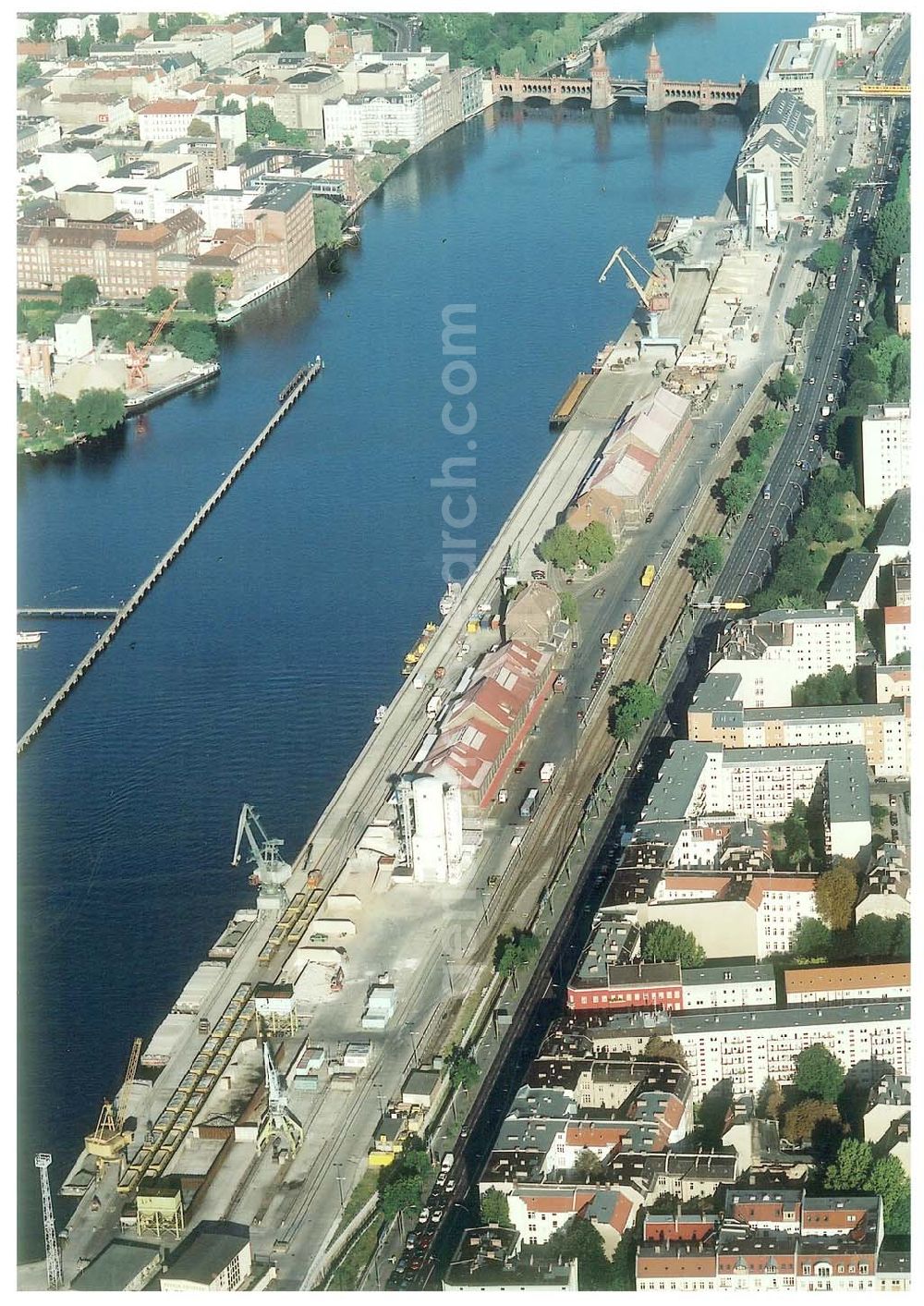 Aerial image Berlin - Friedrichshain - Osthafen der BEHALA an der Spree in Berlin - Friedrichshain an der Grenze zu Kreuzberg und Treptow.