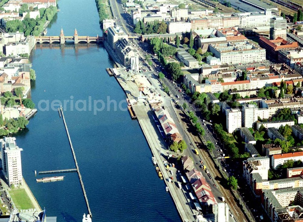 Berlin - Friedrichshain from the bird's eye view: Osthafen der BEHALA an der Spree in Berlin - Friedrichshain an der Grenze zu Kreuzberg und Treptow.