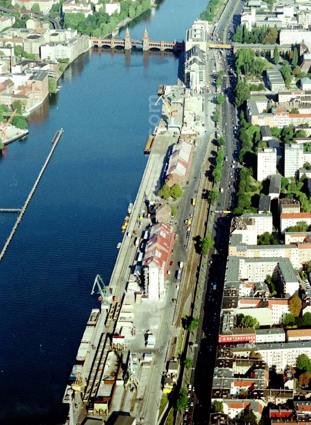 Berlin - Friedrichshain from above - Osthafen der BEHALA an der Spree in Berlin - Friedrichshain an der Grenze zu Kreuzberg und Treptow.