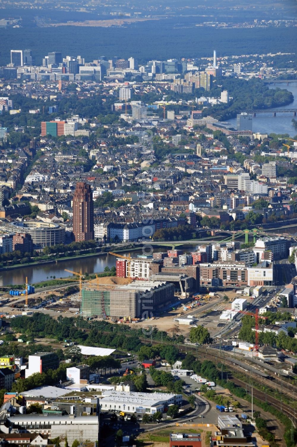 Frankfurt am Main from the bird's eye view: The Frankfurt port at the left riverside of the Main in the district Ostend in Hesse