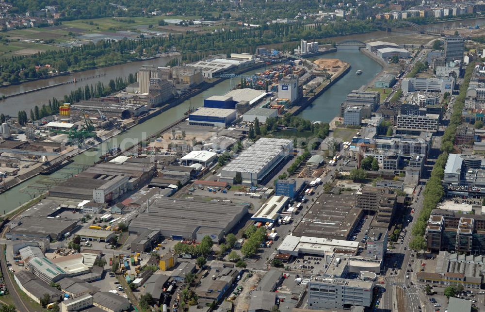 Frankfurt am Main from above - Blick auf den westlichen Teil des Osthafens Frankfurt. Der am rechten Mainufer gelegene Hafen ist ein wichtiger Umschlagplatz für Massen- und Stückgut. Er wurde ab 1908 gebaut und verfügt über insgesamt vier Becken sowie eine eigene Hafenbahn. View of the western part of the Osthafen Frankfurt. The port, located on the right bank of the Main, is a major transit point for bulk and general cargo. It was built from 1908 and has a total of four pools and a separate port railway.