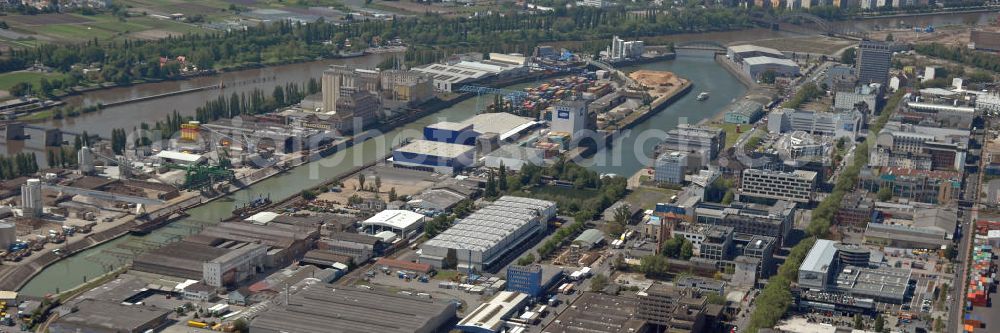 Aerial image Frankfurt am Main - Blick auf den westlichen Teil des Osthafens Frankfurt. Der am rechten Mainufer gelegene Hafen ist ein wichtiger Umschlagplatz für Massen- und Stückgut. Er wurde ab 1908 gebaut und verfügt über insgesamt vier Becken sowie eine eigene Hafenbahn. View of the western part of the Osthafen Frankfurt. The port, located on the right bank of the Main, is a major transit point for bulk and general cargo. It was built from 1908 and has a total of four pools and a separate port railway.