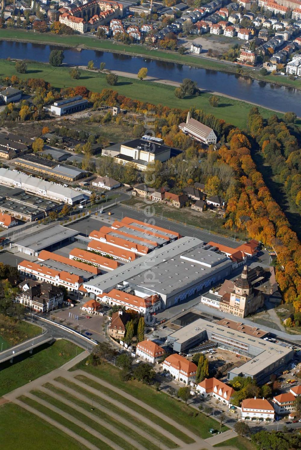 Dresden from above - Blick auf das Ostragehege an der Elbe im Stadtteil Friedrichstadt zwischen Marienbrücke, Friedrichstadt und dem Binnenhafen Alberthafen Dresden-Friedrichstadt. Auf dem Gelände befindet sich die Messe Dresden und ein großer Sportkomplex mit dem Heinz-Steyer-Stadion und der Eissporthalle. Ein Projekt der HVB Immobilien AG