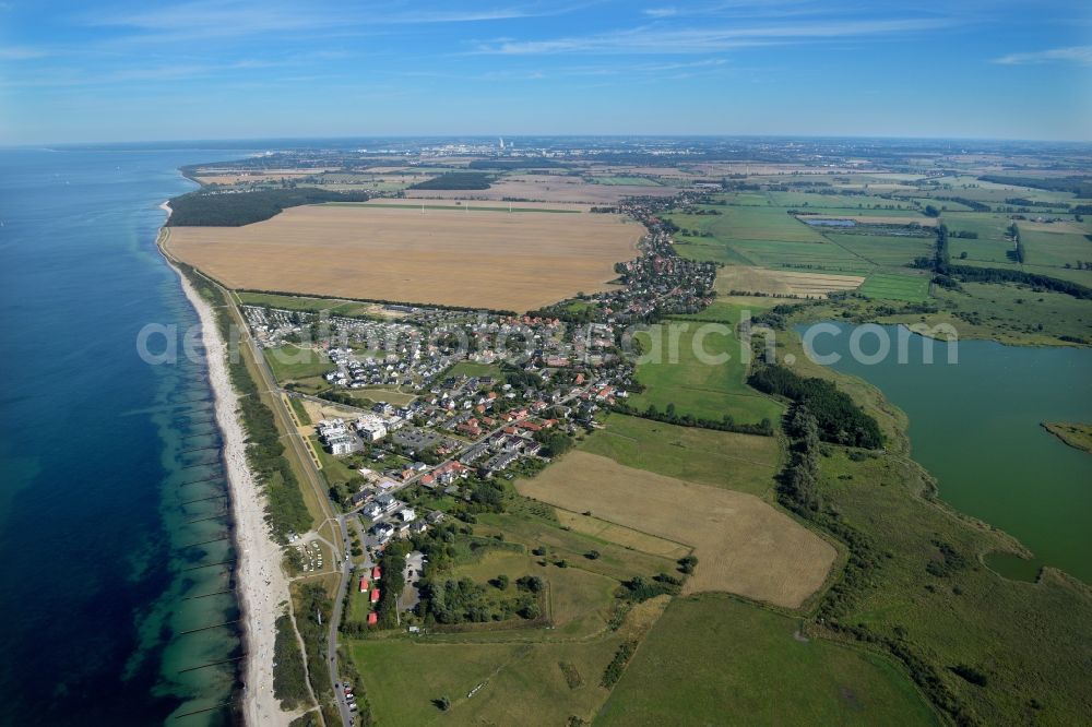 Börgerende-Rethwisch from the bird's eye view: Townscape on the seacoast in Boergerende-Rethwisch in the state Mecklenburg - Western Pomerania