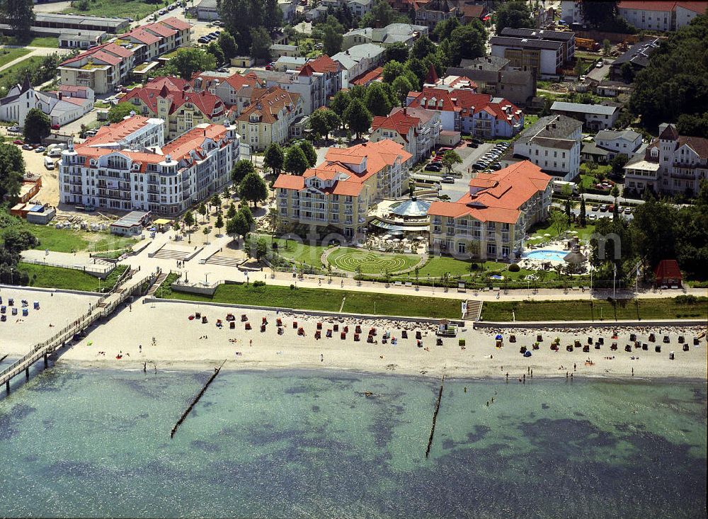 Kühlungsborn from the bird's eye view: Blick auf den Strandbereich des größten Ostseebades mit dem Areal des Travel-Charme-Hotel. View of the beach area of the largest Baltic Sea resort with the site of the Travel Charme Hotel.