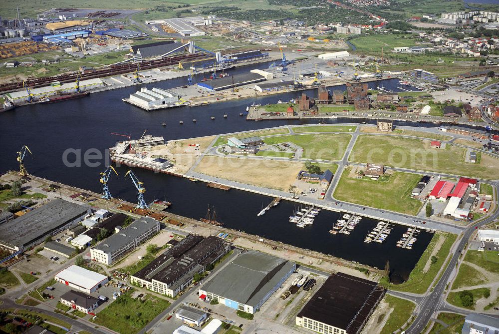 Wismar from above - Blick auf den Ostseehafen Wismar. Im Jahr 2009 haben 1.140 Frachtschiffe den Hafen angelaufen.View of the Baltic port of Wismar. In 2009 1.140 cargo ships that entered the port.