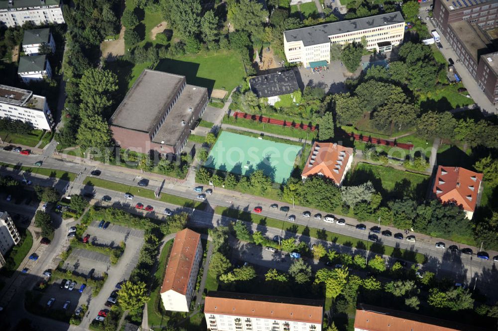 Berlin Weißensee from above - Das OSZ für Gastgewerbe Brillat-Savarin-Schule in Weißensee an der Buschallee.