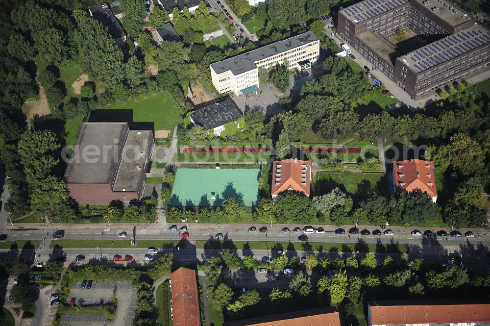 Berlin Weißensee from the bird's eye view: Das OSZ für Gastgewerbe Brillat-Savarin-Schule in Weißensee an der Buschallee.