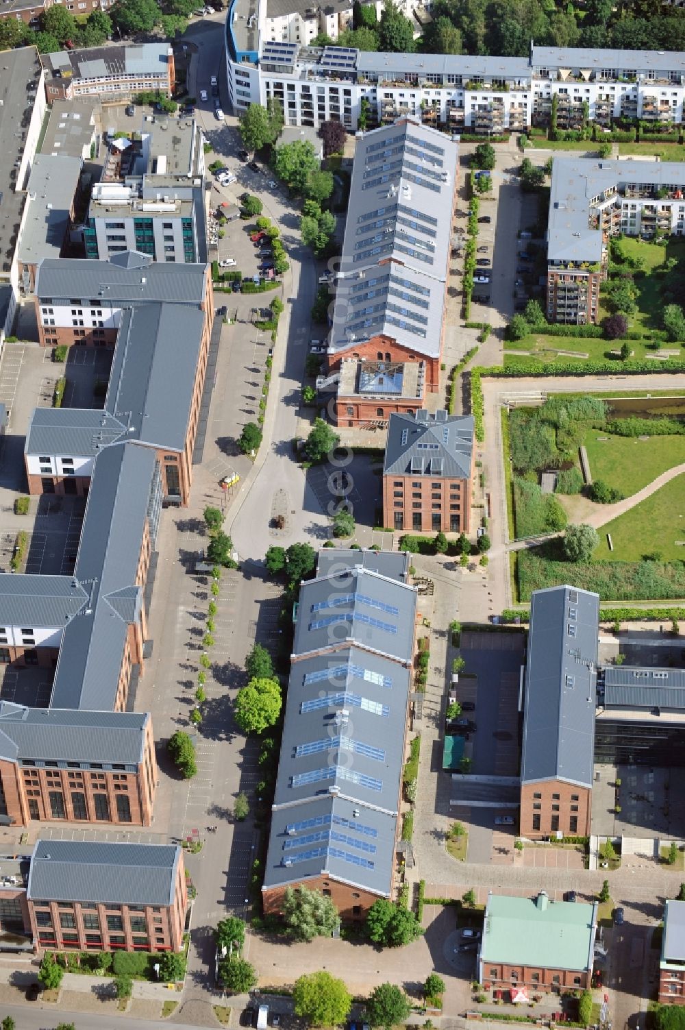 Hamburg from above - 08/07/2012 HAMBURG The Otto von Bahr Park, shortly Bahr Park, a residential and business park in the Hamburg district of Bahr field. The Otto-von Bahrenpark includes the historic buildings of the former gasworks in Altona