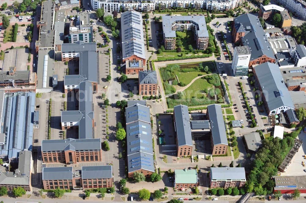 Hamburg from the bird's eye view: 08/07/2012 HAMBURG The Otto von Bahr Park, shortly Bahr Park, a residential and business park in the Hamburg district of Bahr field. The Otto-von Bahrenpark includes the historic buildings of the former gasworks in Altona