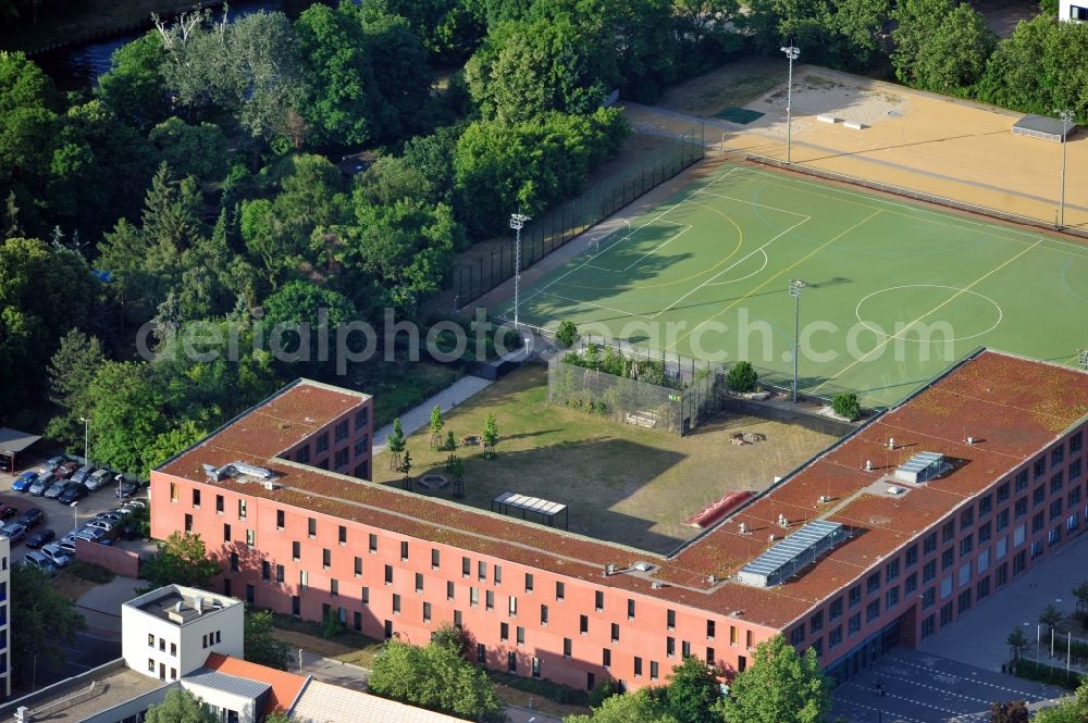 Aerial image Berlin - Otto-Hahn-School, integrated secondary school with grammar school, at the street Buschkrugallee in the district Britz of Berlin