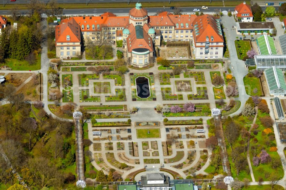 Aerial image München - Palace of Botanische Staatssammlung in the district Neuhausen-Nymphenburg in Munich in the state Bavaria, Germany