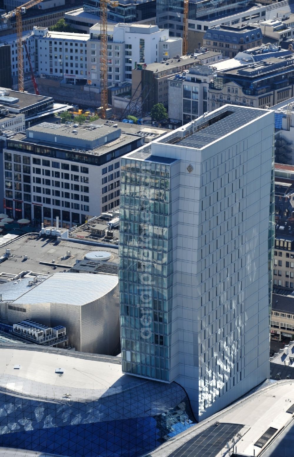 Aerial image Frankfurt am Main - View of the Palais Quartier in Frankfurt am Main in Hesse. It is a building complex, which includes next to the shopping center MyZeil and the Jumeirah Frankfurt hotel also the office tower Nextower, which is desingned of KSP Engel and Zimmermann