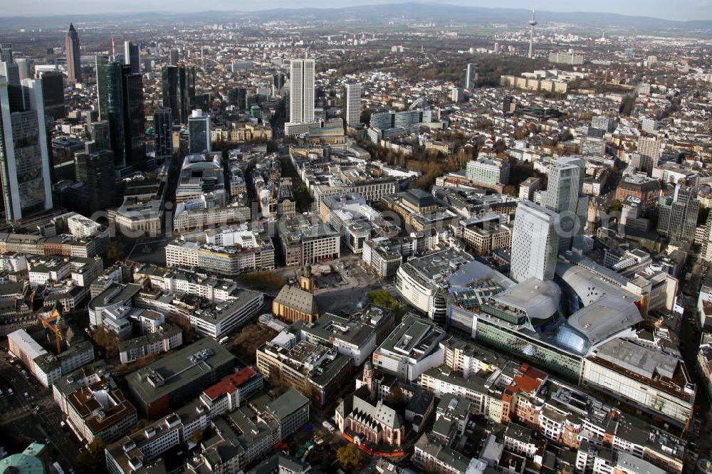 Frankfurt am Main from the bird's eye view: Blick über die Frankfurter Altstadt mit dem Palais Quartier, der Frankfurter Wertpapierbörse, der Katharinenkirche und der Liebfrauenkirche auf das Bankenviertel. View over the historic city of Frankfurt on the Main with the Palais Quartier, the security market, the saint Katharina-church and the church of our Lady to the finance district.