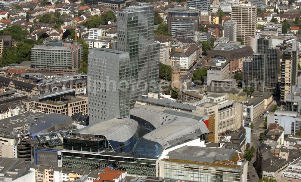 Aerial image Frankfurt am Main - Blick auf das Palais Quartier im Zentrum von Frankfurt / Main in Hessen. Das Palais Quartier ist ein Neubauprojekt in der Frankfurter Innenstadt und besteht aus vier Bauelementen: Das Einkaufszentrum MyZeil, das das Tor des Quartiers zur berühmten Straße Zeil bildet; das 96 Meter hohe Hotel Jumeirah Frankfurt in der Mitte; ein 135 Meter hoher Büroturm und dem Palais Thurn und Taxis. Ausführende Baufirma war die BAM Deutschland AG. View of the palace quarters in the center of Frankfurt / Main in Hessen. The palace quarter is a new development project in downtown Frankfurt and consists of four components: The shopping MyZeil that forms the gate of the quarter to the famous street Zeil, the 96-meter-high hotel Jumeirah Frankfurt in the center, a 135-meter high office tower and the Palais Thurn and Taxis. Construction company was the BAM Germany AG.