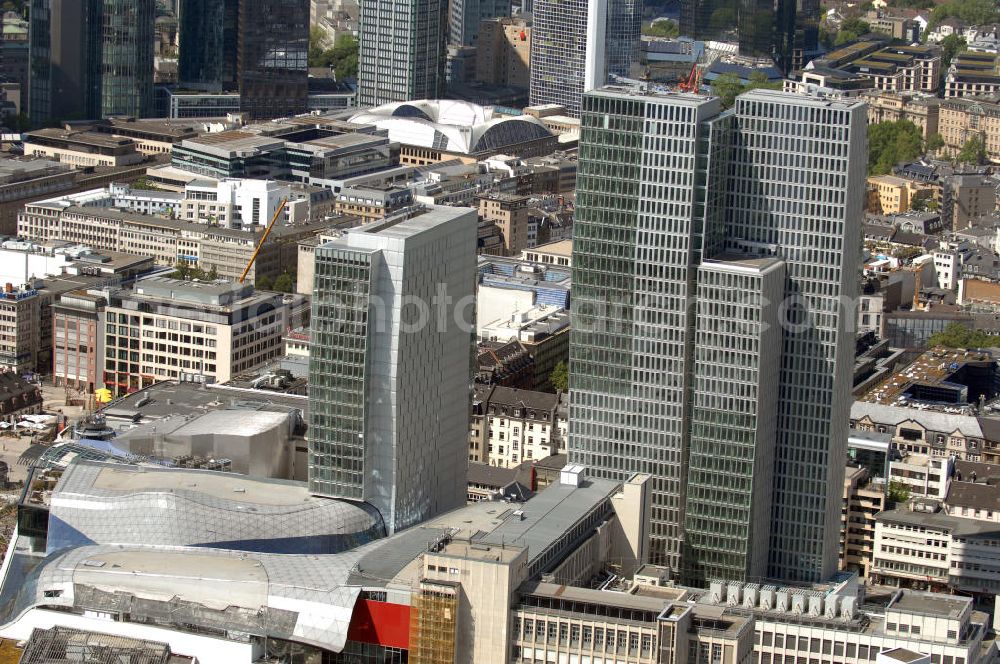 Aerial image Frankfurt am Main - Blick auf das Palais Quartier im Zentrum von Frankfurt / Main in Hessen. Das Palais Quartier ist ein Neubauprojekt in der Frankfurter Innenstadt und besteht aus vier Bauelementen: Das Einkaufszentrum MyZeil, das das Tor des Quartiers zur berühmten Straße Zeil bildet; das 96 Meter hohe Hotel Jumeirah Frankfurt in der Mitte; ein 135 Meter hoher Büroturm und dem Palais Thurn und Taxis. Ausführende Baufirma war die BAM Deutschland AG. View of the palace quarters in the center of Frankfurt / Main in Hessen. The palace quarter is a new development project in downtown Frankfurt and consists of four components: The shopping MyZeil that forms the gate of the quarter to the famous street Zeil, the 96-meter-high hotel Jumeirah Frankfurt in the center, a 135-meter high office tower and the Palais Thurn and Taxis. Construction company was the BAM Germany AG.