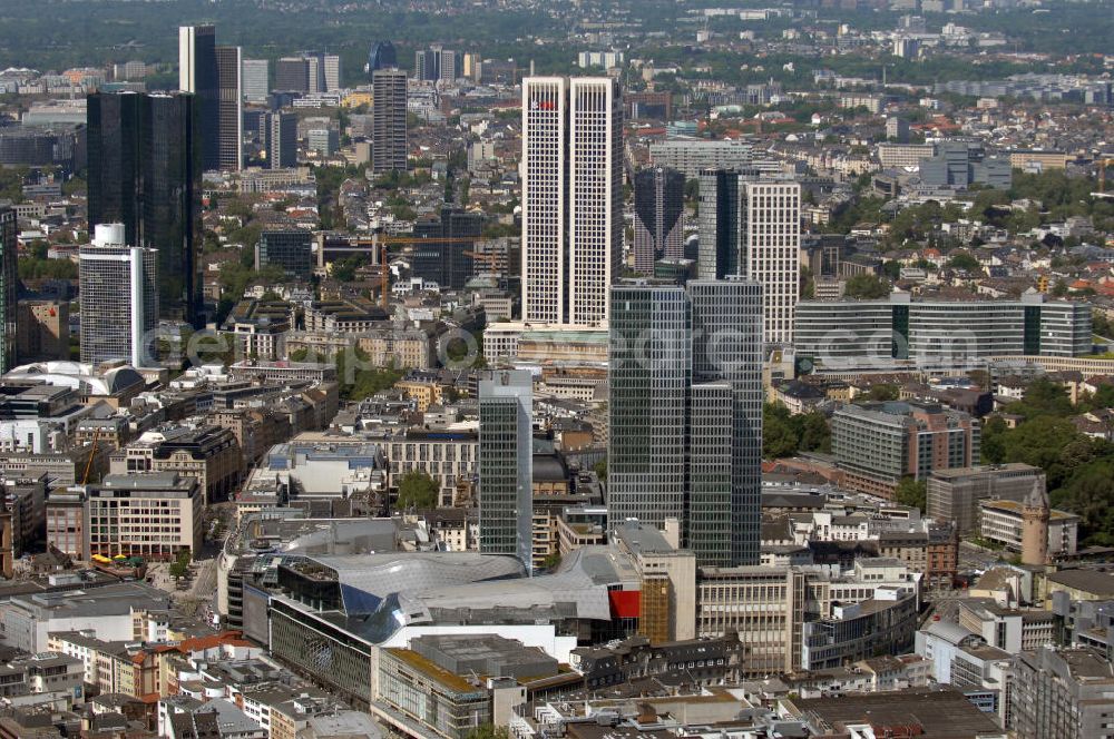 Aerial photograph Frankfurt am Main - Blick auf das Palais Quartier im Zentrum von Frankfurt / Main in Hessen. Das Palais Quartier ist ein Neubauprojekt in der Frankfurter Innenstadt und besteht aus vier Bauelementen: Das Einkaufszentrum MyZeil, das das Tor des Quartiers zur berühmten Straße Zeil bildet; das 96 Meter hohe Hotel Jumeirah Frankfurt in der Mitte; ein 135 Meter hoher Büroturm und dem Palais Thurn und Taxis. Ausführende Baufirma war die BAM Deutschland AG. View of the palace quarters in the center of Frankfurt / Main in Hessen. The palace quarter is a new development project in downtown Frankfurt and consists of four components: The shopping MyZeil that forms the gate of the quarter to the famous street Zeil, the 96-meter-high hotel Jumeirah Frankfurt in the center, a 135-meter high office tower and the Palais Thurn and Taxis. Construction company was the BAM Germany AG.