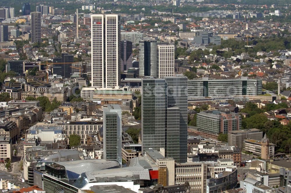 Frankfurt am Main from above - Blick auf das Palais Quartier im Zentrum von Frankfurt / Main in Hessen. Das Palais Quartier ist ein Neubauprojekt in der Frankfurter Innenstadt und besteht aus vier Bauelementen: Das Einkaufszentrum MyZeil, das das Tor des Quartiers zur berühmten Straße Zeil bildet; das 96 Meter hohe Hotel Jumeirah Frankfurt in der Mitte; ein 135 Meter hoher Büroturm und dem Palais Thurn und Taxis. Ausführende Baufirma war die BAM Deutschland AG. View of the palace quarters in the center of Frankfurt / Main in Hessen. The palace quarter is a new development project in downtown Frankfurt and consists of four components: The shopping MyZeil that forms the gate of the quarter to the famous street Zeil, the 96-meter-high hotel Jumeirah Frankfurt in the center, a 135-meter high office tower and the Palais Thurn and Taxis. Construction company was the BAM Germany AG.