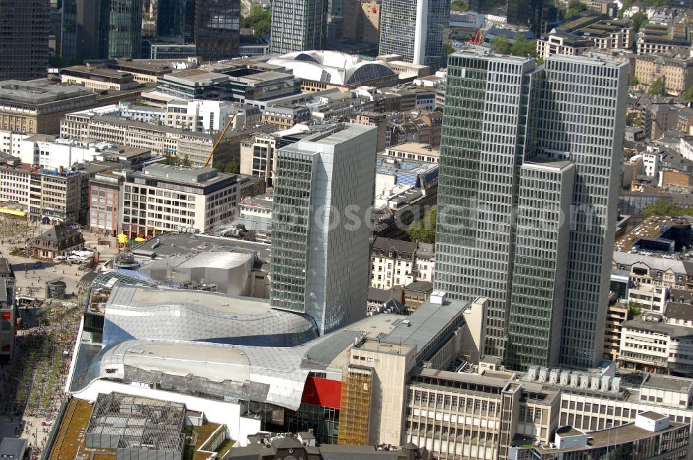 Aerial image Frankfurt am Main - Blick auf das Palais Quartier im Zentrum von Frankfurt / Main in Hessen. Das Palais Quartier ist ein Neubauprojekt in der Frankfurter Innenstadt und besteht aus vier Bauelementen: Das Einkaufszentrum MyZeil, das das Tor des Quartiers zur berühmten Straße Zeil bildet; das 96 Meter hohe Hotel Jumeirah Frankfurt in der Mitte; ein 135 Meter hoher Büroturm und dem Palais Thurn und Taxis. Ausführende Baufirma war die BAM Deutschland AG. View of the palace quarters in the center of Frankfurt / Main in Hessen. The palace quarter is a new development project in downtown Frankfurt and consists of four components: The shopping MyZeil that forms the gate of the quarter to the famous street Zeil, the 96-meter-high hotel Jumeirah Frankfurt in the center, a 135-meter high office tower and the Palais Thurn and Taxis. Construction company was the BAM Germany AG.