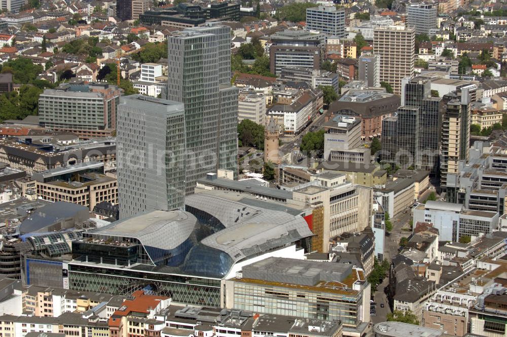 Aerial photograph Frankfurt am Main - Blick auf das Palais Quartier im Zentrum von Frankfurt / Main in Hessen. Das Palais Quartier ist ein Neubauprojekt in der Frankfurter Innenstadt und besteht aus vier Bauelementen: Das Einkaufszentrum MyZeil, das das Tor des Quartiers zur berühmten Straße Zeil bildet; das 96 Meter hohe Hotel Jumeirah Frankfurt in der Mitte; ein 135 Meter hoher Büroturm und dem Palais Thurn und Taxis. Ausführende Baufirma war die BAM Deutschland AG. View of the palace quarters in the center of Frankfurt / Main in Hessen. The palace quarter is a new development project in downtown Frankfurt and consists of four components: The shopping MyZeil that forms the gate of the quarter to the famous street Zeil, the 96-meter-high hotel Jumeirah Frankfurt in the center, a 135-meter high office tower and the Palais Thurn and Taxis. Construction company was the BAM Germany AG.