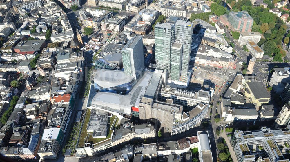 Aerial image Frankfurt am Main - Blick auf das Palais Quartier im Zentrum von Frankfurt / Main in Hessen. Das Palais Quartier ist ein Neubauprojekt in der Frankfurter Innenstadt und besteht aus vier Bauelementen: Das Einkaufszentrum MyZeil, das das Tor des Quartiers zur berühmten Straße Zeil bildet; das 96 Meter hohe Hotel Jumeirah Frankfurt in der Mitte; ein 135 Meter hoher Büroturm und dem Palais Thurn und Taxis. Ausführende Baufirma war die BAM Deutschland AG. Das Objekt ist ein Vorhaben der MAB Development Deutschland GmbH