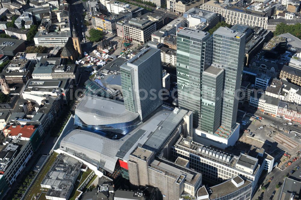 Frankfurt am Main from the bird's eye view: Blick auf das Palais Quartier im Zentrum von Frankfurt / Main in Hessen. Das Palais Quartier ist ein Neubauprojekt in der Frankfurter Innenstadt und besteht aus vier Bauelementen: Das Einkaufszentrum MyZeil, das das Tor des Quartiers zur berühmten Straße Zeil bildet; das 96 Meter hohe Hotel Jumeirah Frankfurt in der Mitte; ein 135 Meter hoher Büroturm und dem Palais Thurn und Taxis. Ausführende Baufirma war die BAM Deutschland AG. Das Objekt ist ein Vorhaben der MAB Development Deutschland GmbH