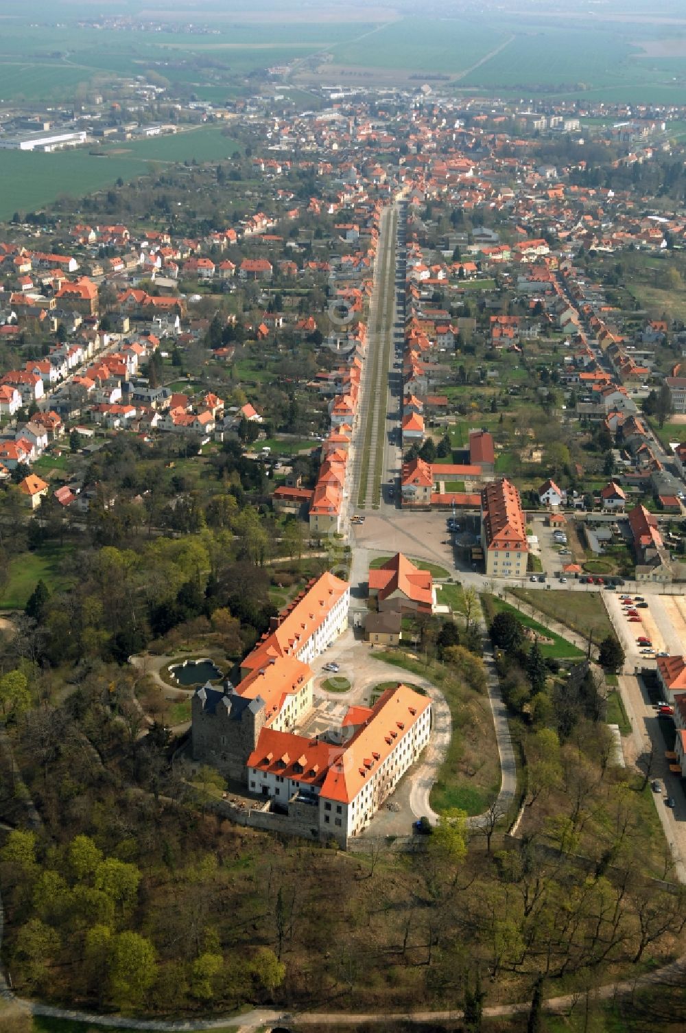 Aerial photograph Ballenstedt - Palace Ballenstedt on Schlossplatz in Ballenstedt in the state Saxony-Anhalt, Germany