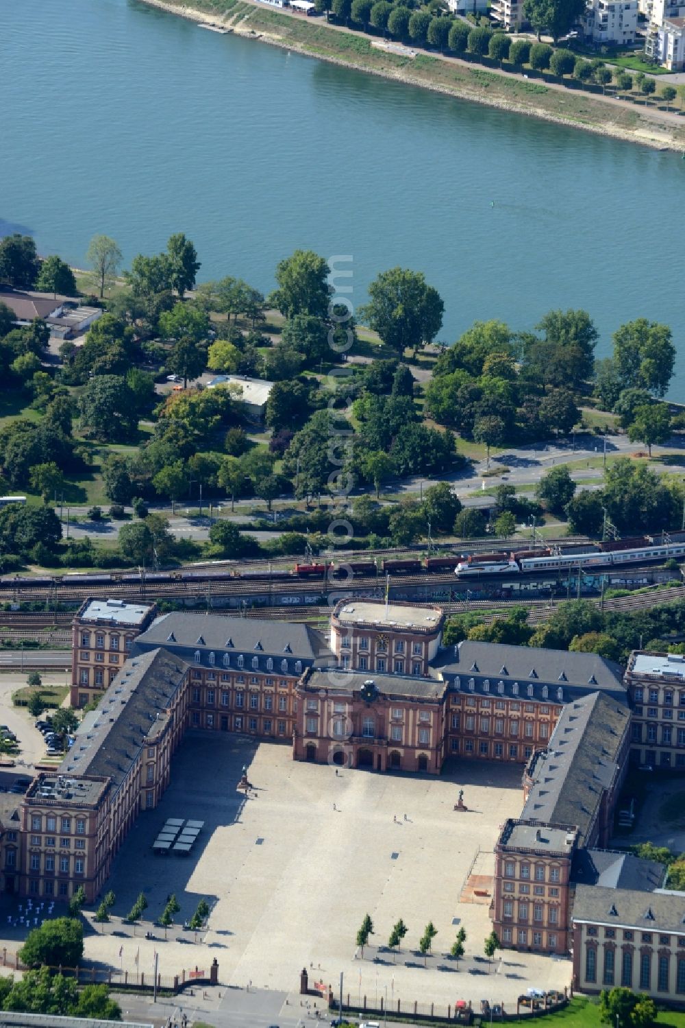 Aerial image Mannheim - Palace - Barockschloss Mannheim at Bismarckstrasse in Mannheim in the state Baden-Wuerttemberg