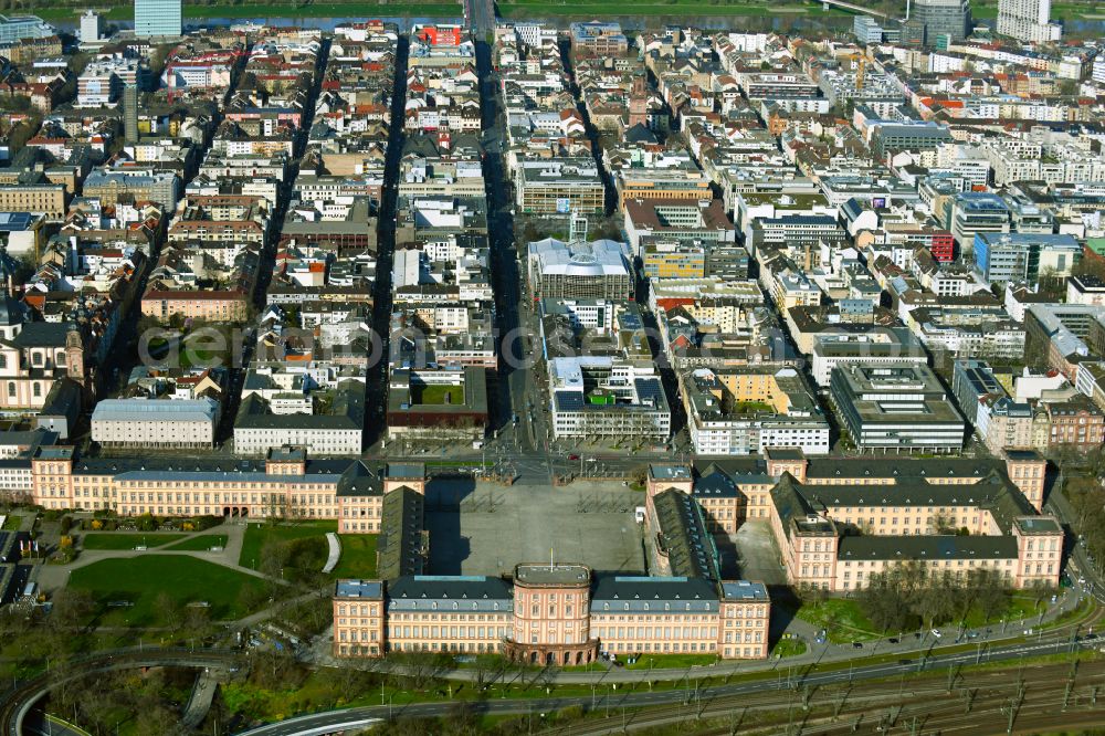 Mannheim from the bird's eye view: Palace - Barockschloss on place Carl-Theodor-Platz in Mannheim in the state Baden-Wuerttemberg, Germany