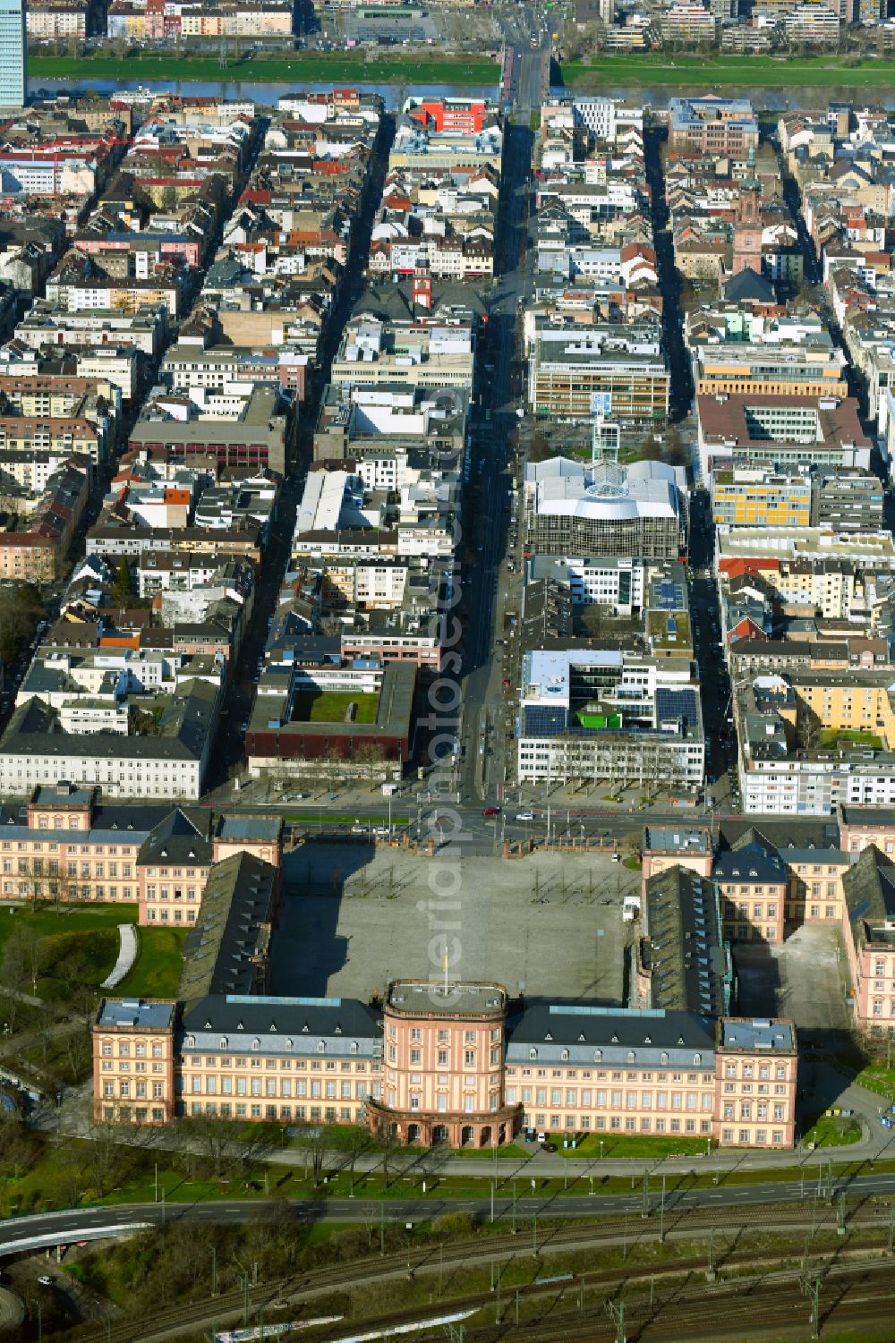 Aerial image Mannheim - Palace - Barockschloss on place Carl-Theodor-Platz in Mannheim in the state Baden-Wuerttemberg, Germany