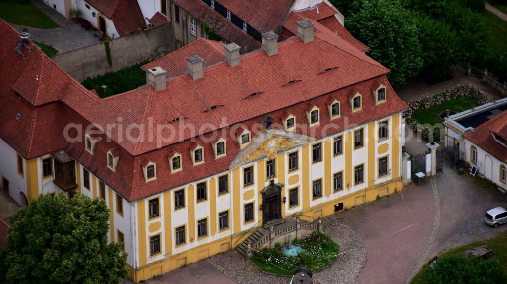 Seußlitz from the bird's eye view: Palace - Barockschloss in Seusslitz in the state Saxony, Germany