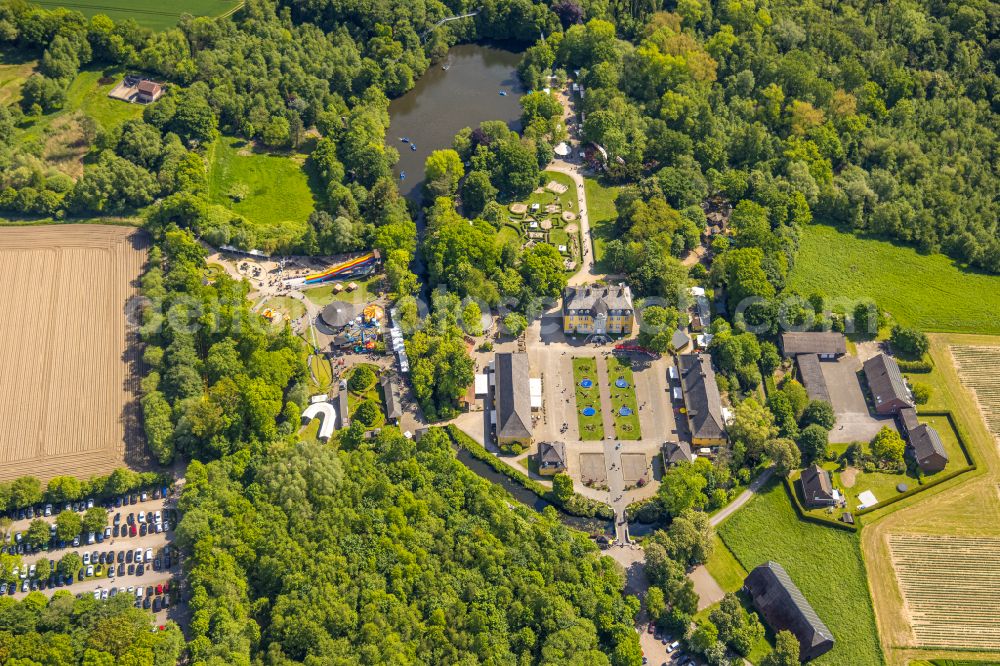 Aerial image Bottrop - Palace Beck of Freizeitpark Schloss Beck in Bottrop in the state North Rhine-Westphalia, Germany