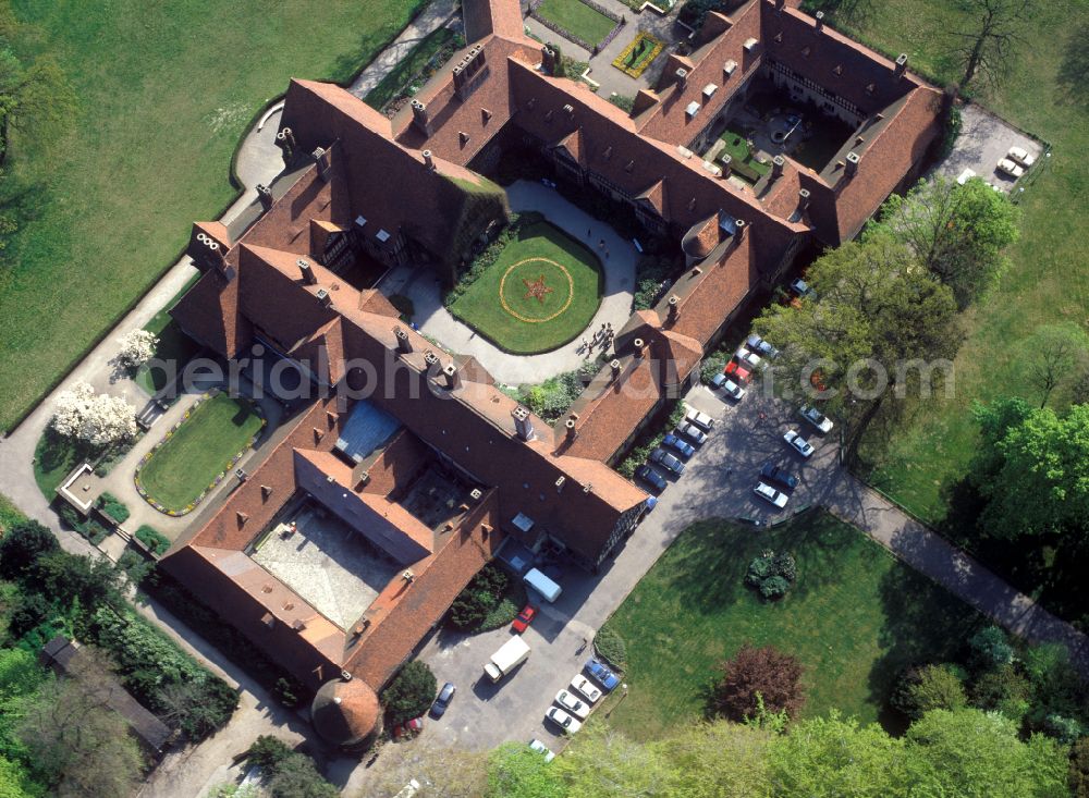 Aerial image Potsdam - Palace Cecilienhof on street Im Neuen Garten in Potsdam in the state Brandenburg, Germany